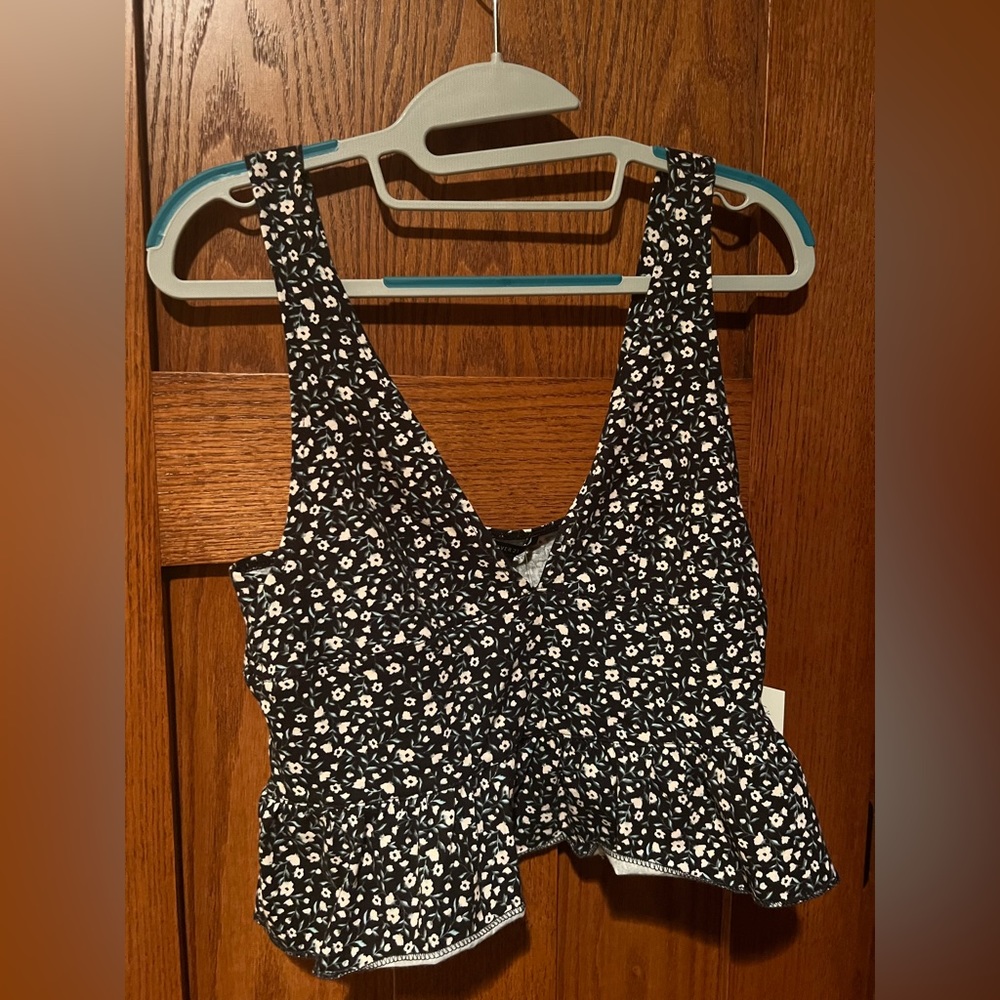 NEVER WORN*** Forever 21 Floral V Neck Tank Top-Size Medium